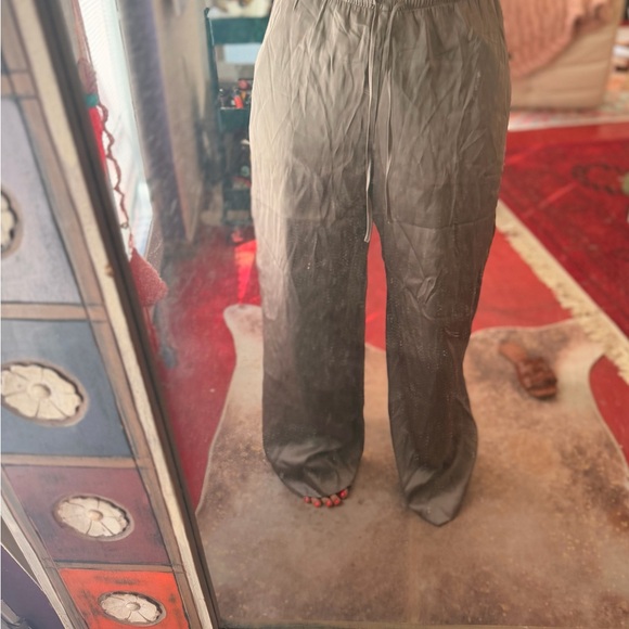 Abercrombie & Fitch Gray Wide-Leg Satin Pants - Picture 8 of 8